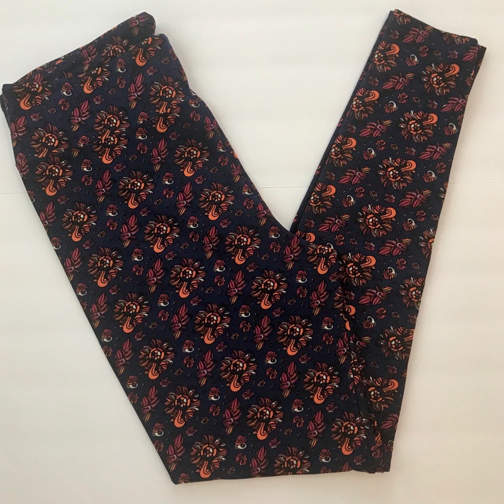 LuLaRoe Tall & Curvy Leggings